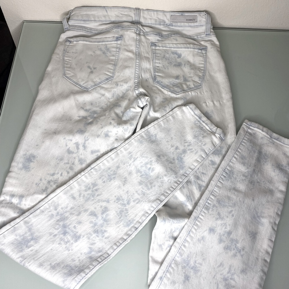 HIDDEN skinny jeans. Gorgeous wash. Soft. Size 29.